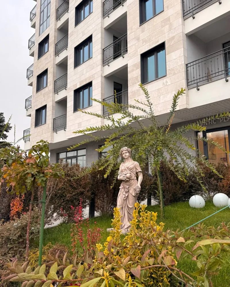 Atlantic Plaza, Garden