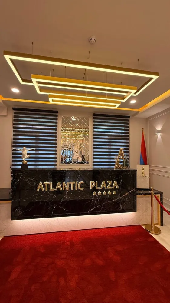 Atlantic Plaza, Reception lobby